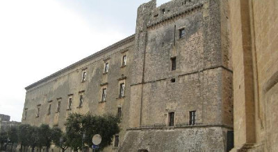 Tricase - piazza Giuseppe Pisanelli - Uno scorcio di Palazzo Gallone